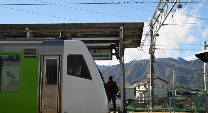 曖昧を映す車窓