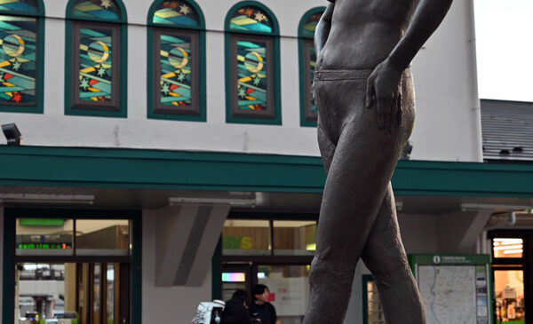 ジーンズ、退いて屈しない